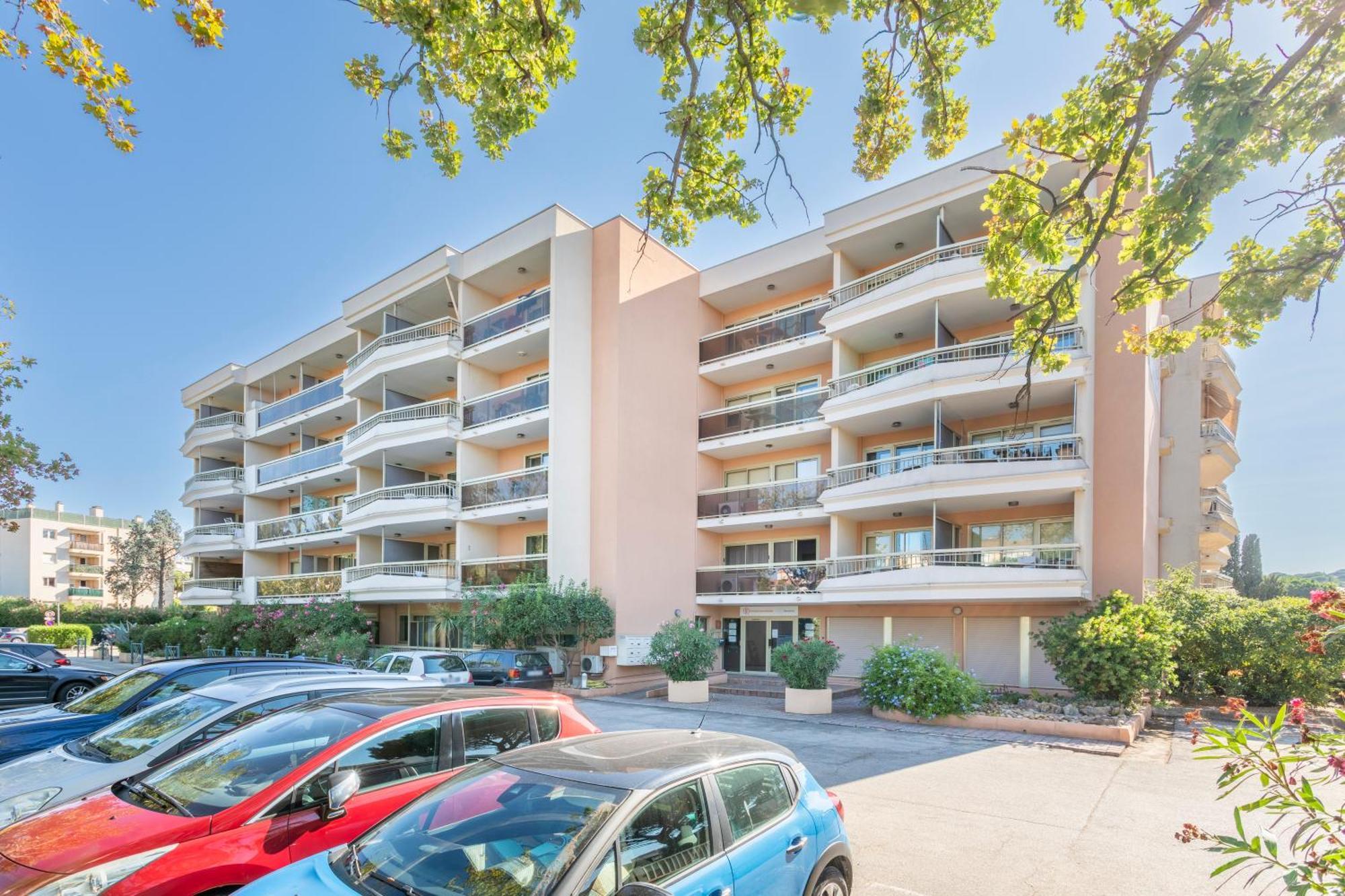 Residence Pierre & Vacances Les Platanes Sainte-Maxime Exterior photo